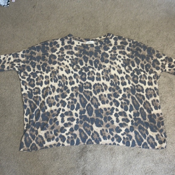 Oversized Leopard Top - Picture 1 of 5